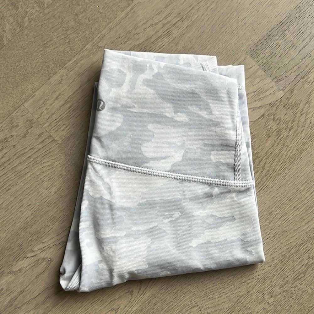 Like New! Lulu Align Leggings - Size 4